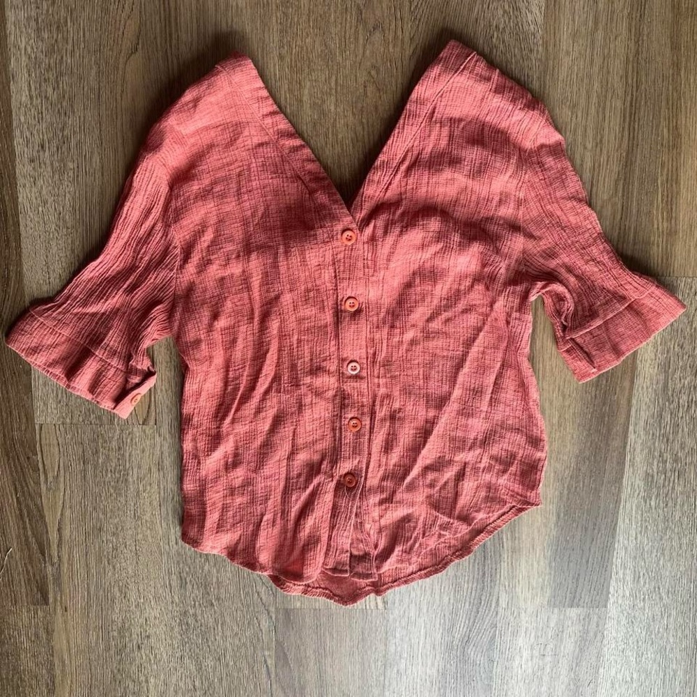 Women’s Coral V-Neck blouse with back bow detailing Size Small